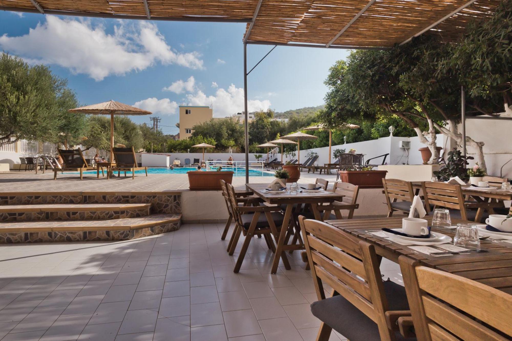קרפאטוס Regina Studios & Hotel מראה חיצוני תמונה