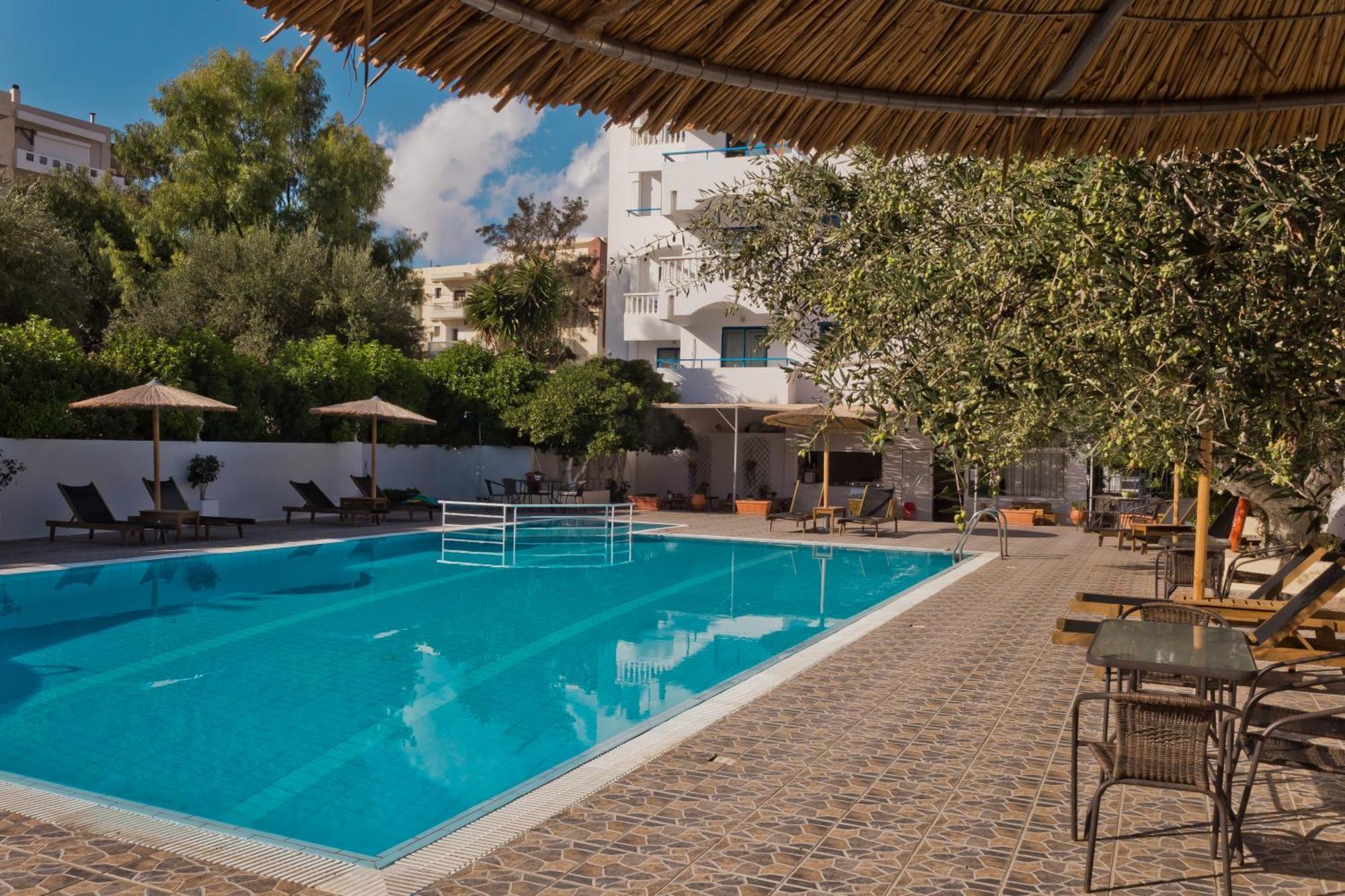 קרפאטוס Regina Studios & Hotel מראה חיצוני תמונה