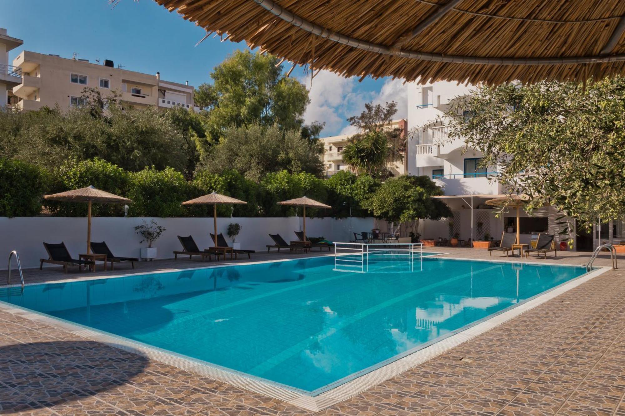קרפאטוס Regina Studios & Hotel מראה חיצוני תמונה