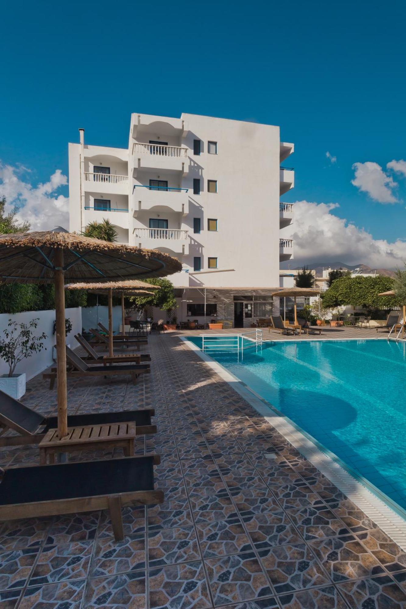 קרפאטוס Regina Studios & Hotel מראה חיצוני תמונה