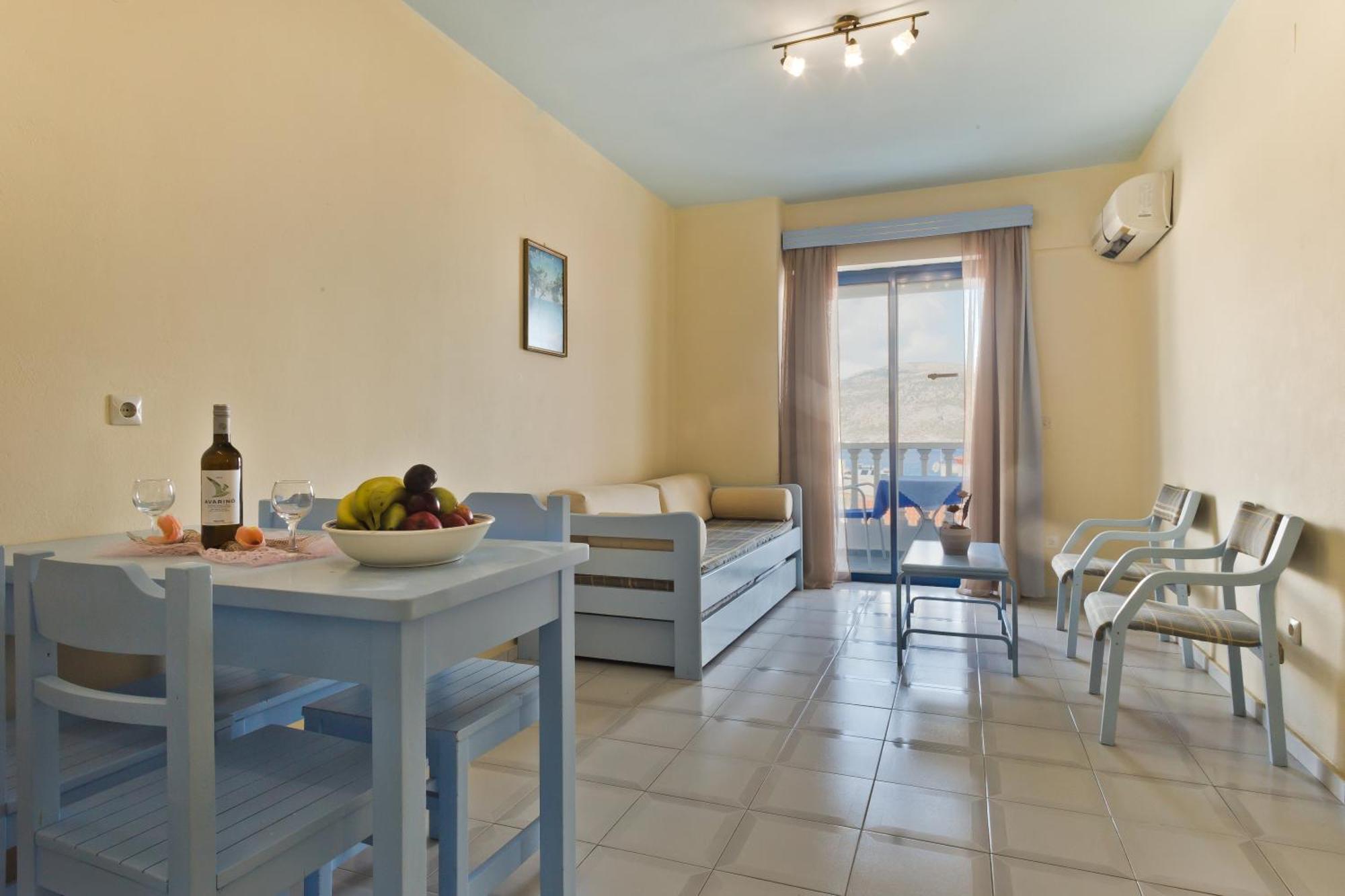 קרפאטוס Regina Studios & Hotel מראה חיצוני תמונה