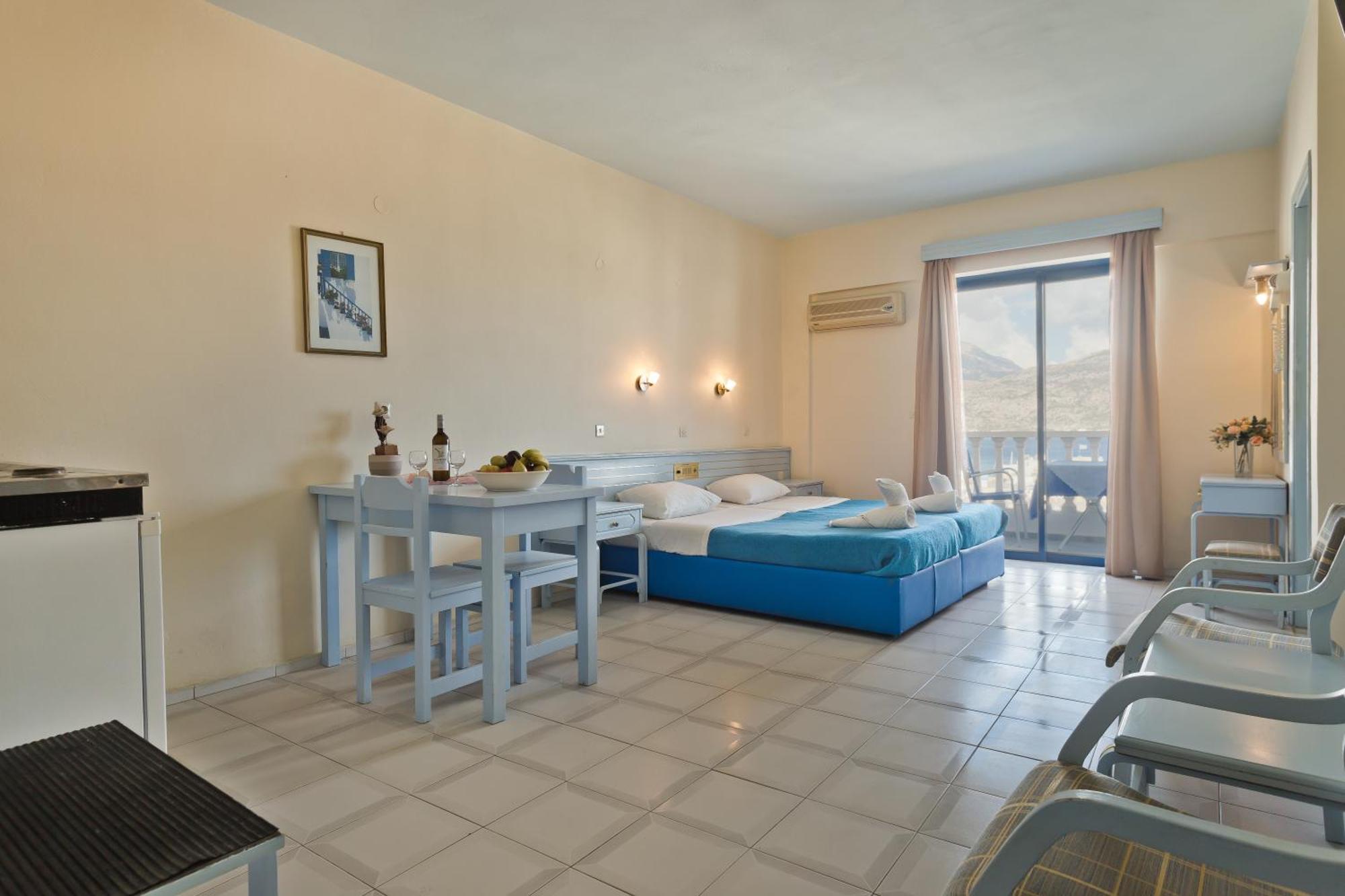 קרפאטוס Regina Studios & Hotel מראה חיצוני תמונה