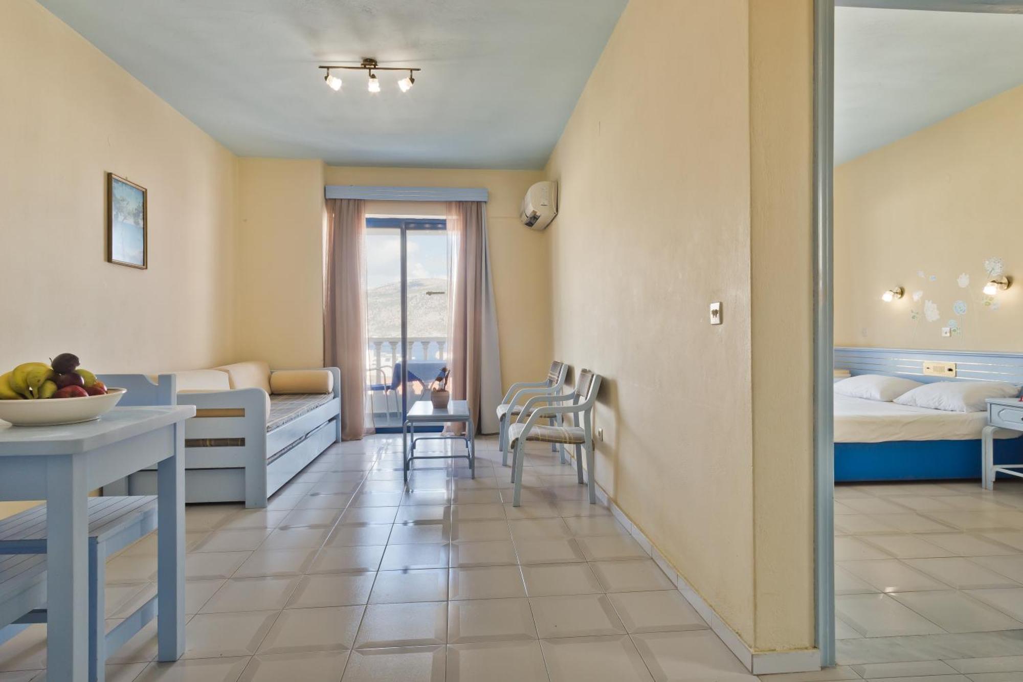 קרפאטוס Regina Studios & Hotel מראה חיצוני תמונה