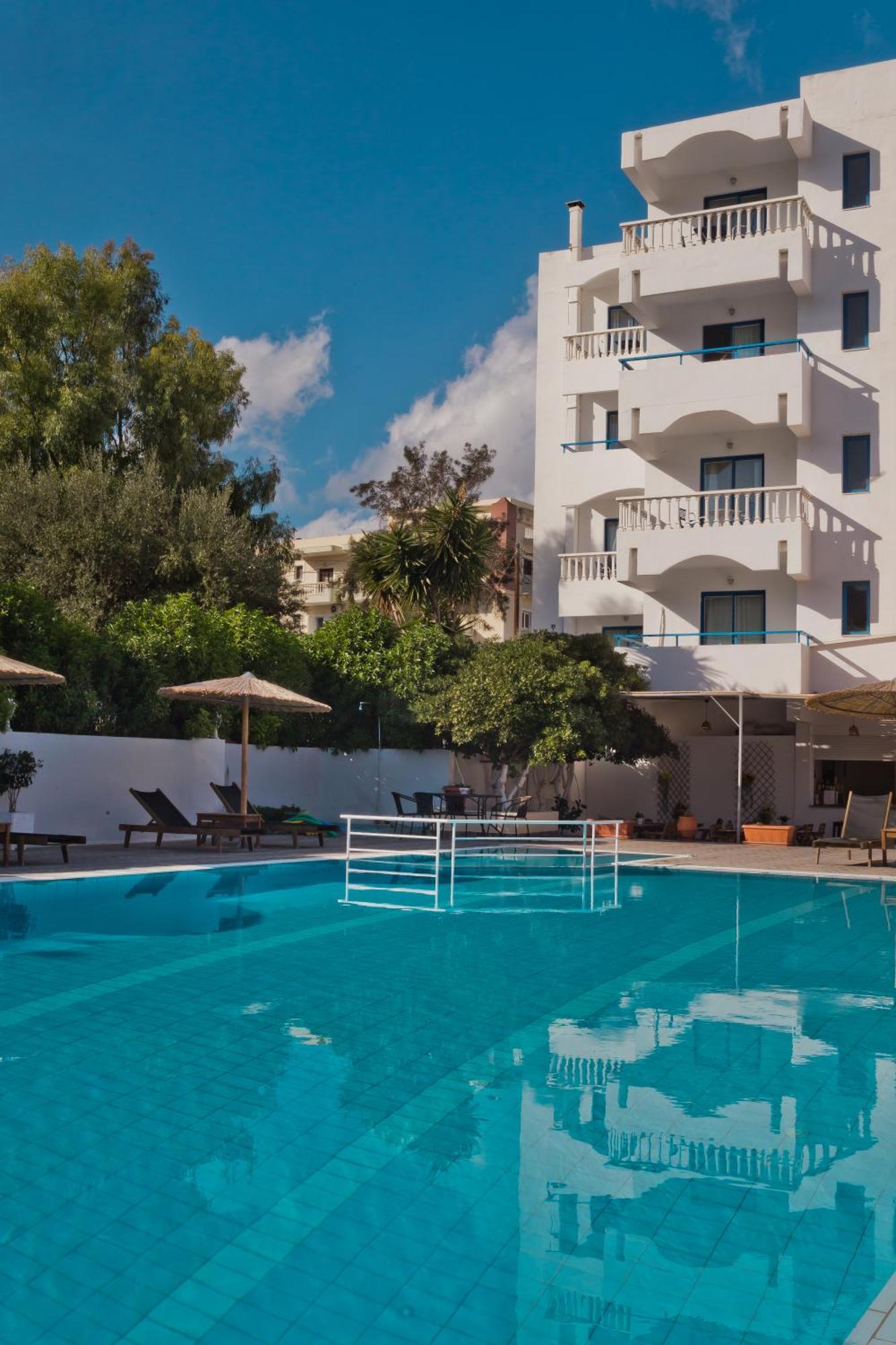 קרפאטוס Regina Studios & Hotel מראה חיצוני תמונה