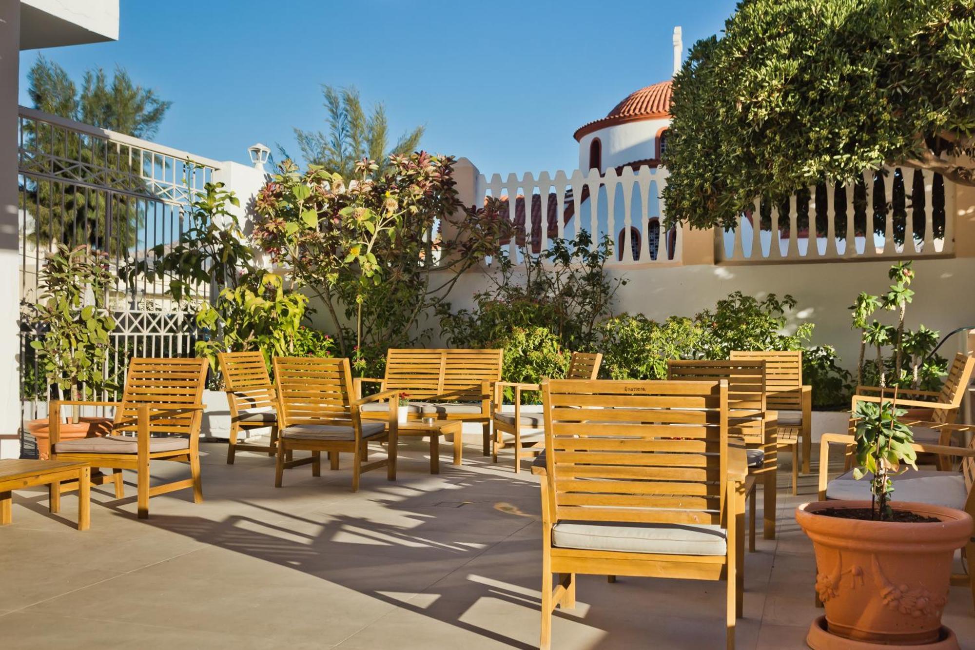 קרפאטוס Regina Studios & Hotel מראה חיצוני תמונה
