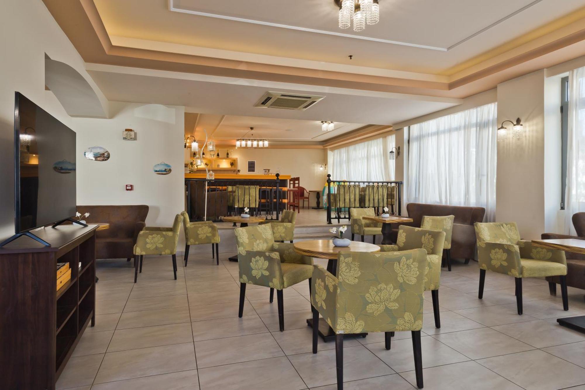 קרפאטוס Regina Studios & Hotel מראה חיצוני תמונה