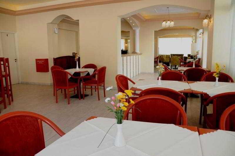 קרפאטוס Regina Studios & Hotel מראה חיצוני תמונה
