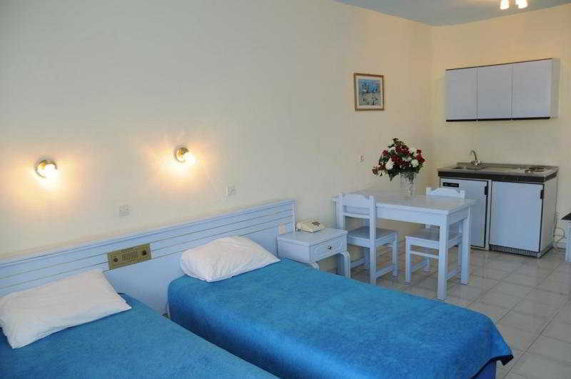 קרפאטוס Regina Studios & Hotel מראה חיצוני תמונה