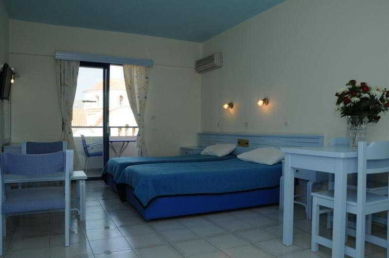 קרפאטוס Regina Studios & Hotel מראה חיצוני תמונה
